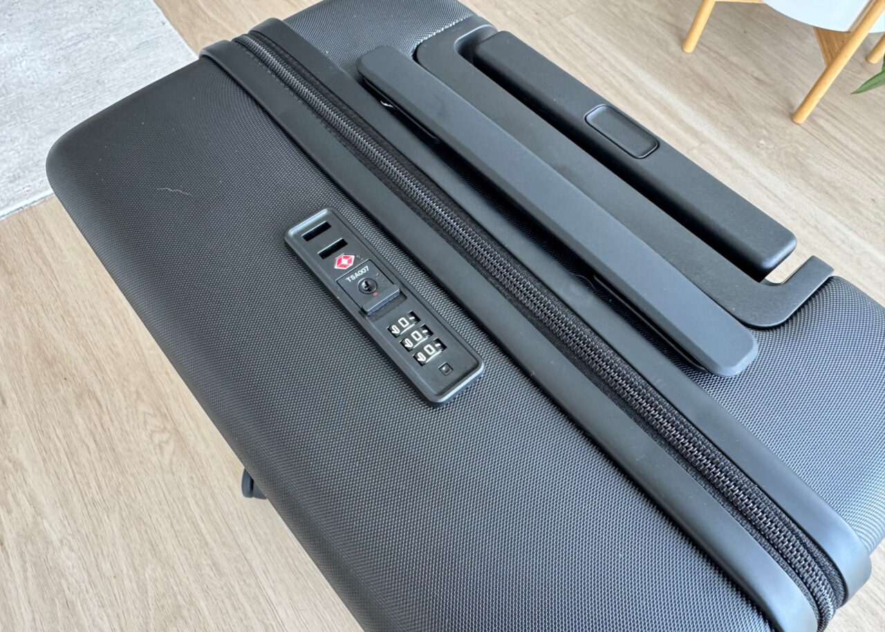 Level8 Luminous Textured carry on combination lock